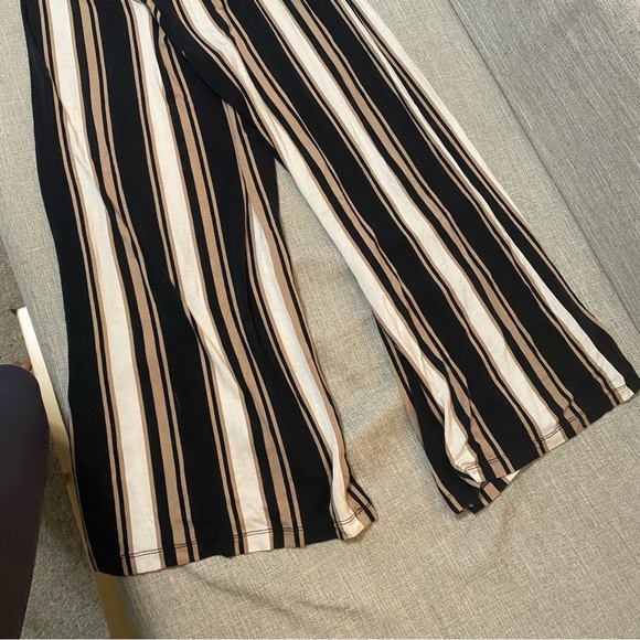 Forever 21 romper jumpsuit. Exc Condition. - Picture 5 of 6